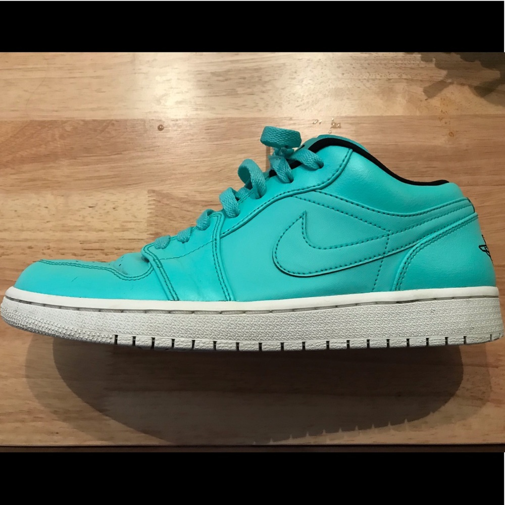 Nike Air Jordan 1 hyper turquoise